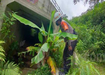 Pengecekan Saluran Lahar Dingin Gunung Merapi Tangkuban Perahu Oleh Sat Brimob Polda Jabar