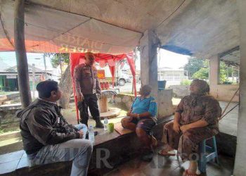 Cegah Gangguan Kamtibmas, Polisi  Sambangi Warga Desa Binaan