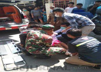Penuh Kesabaran, Polisi Evakuasi Warga ODGJ