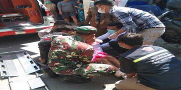 Penuh Kesabaran, Polisi Evakuasi Warga ODGJ