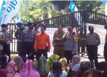 Ratusan Warga Terdampak Pembangunan Tol Cisumdawu Seksi II Lakukan Unras, Polres Sumedang Gelar Pengamanan