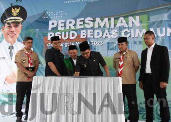 Bupati Bandung Dr. HM. Dadang Supriatna meresmikan RSUD Bedas Cimaung.