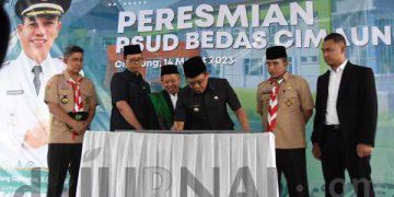 Bupati Bandung Dr. HM. Dadang Supriatna meresmikan RSUD Bedas Cimaung.