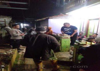 Polisi Bantu Warga Temukan Orang Diduga Tersesat di Hutan