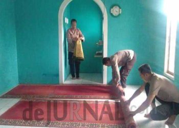 Jelang Bulan Suci Ramadhan, Polisi Bersihkan Tempat Ibadah