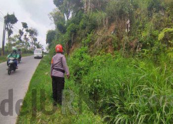 Patroli Sar Cek Tebing Rawan Longsor Wilayah Lembang di Musim Penghujan Oleh Sat Brimob Polda Jabar
