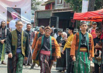 Luar Biasa, Festival Sarung Majalaya Disambut Meriah Warga