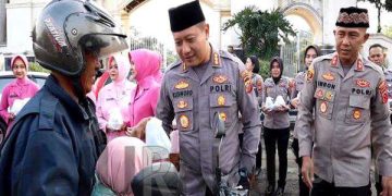 Hari Pertama Puasa Ramadhan 1444 H, Polisi Bagi-bagi Ribuan Takjil