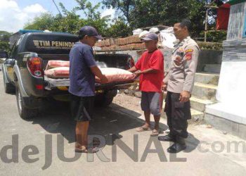 Polri Peduli Sarana Ibadah, Berikan Bantuan Berupa Semen Ke Musholla Al-Muqorrobin Desa Leuwikujang