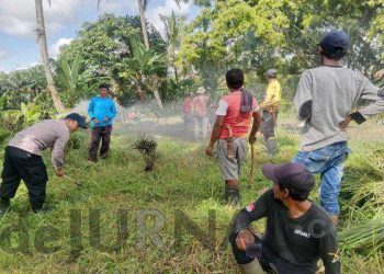 Polisi Kerjabakti Bersama Warga, Bersihkan Tempat Pemakaman Umum