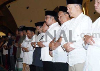 Kapolda Jabar Tarawih Keliling Bersama Dengan Gubernur dan Forkopimda Jabar Saat Ramadhan