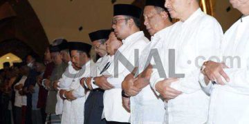 Kapolda Jabar Tarawih Keliling Bersama Dengan Gubernur dan Forkopimda Jabar Saat Ramadhan
