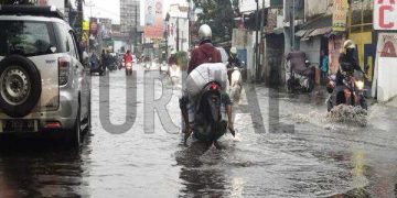 Banjir Jadek Makin Meluas, Penjual Gehu Pedas Hengkang Bagikan Adonan Tak Terjual