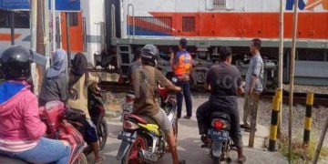Palang Pintu Kereta Api di Kelurahan Tirto Rusak, Warga : Segera Perbaiki, Jangan Sampai Ada Korban