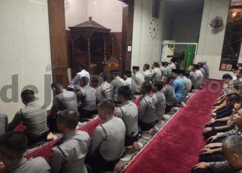 Tarawih dan Tadarusan di Bulan Ramadhan 1444 H, Momentum Perkuat Ketaqwaan Polisi