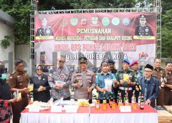 Polisi Musnahkan Barang Bukti Miras Ops pekat 1 lodaya 2023