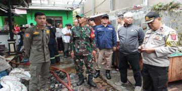 Sebanyak 6 Kontrakan Hangus Terbakar, Polisi Lalukan Pemadaman di Lokasi Kejadian