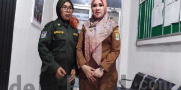 Sariah Juara 2 pembacaan Tri Satya Samapta Bhakti tingkat Kabupaten Karawang beserta Kades Sukaluyu Hj Lina Herlina