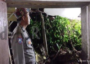Bentuk Kepedulian, Polisi Kunjungi Korban Tanah Longsor di Ciomas