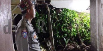Bentuk Kepedulian, Polisi Kunjungi Korban Tanah Longsor di Ciomas