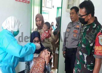Sinergitas Bhabinkamtibmas dan Babinsa Pantau Imunisasi Polio di Posyandu