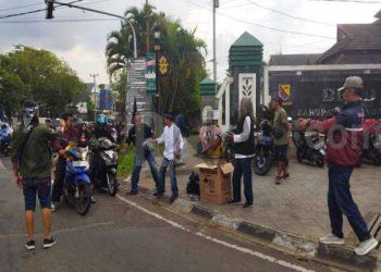 PWI Kabupaten Bandung berbagi takjil. (Sopandi/dejurnal.com).