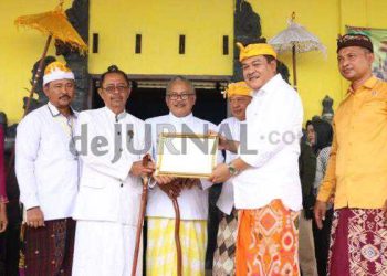 Bupati Lamteng Mendapat Gelar Nayaka Narottama dari Masyarakat Adat Bali