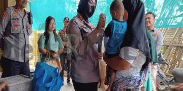 Weekend, Polisi Blusukan Jenguk Balita Bocor Jantung di Desa Bobos Legonkulon