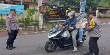 Saling Berbagi, Polisi Gelar Baksos Pembagian Takjil Saat Ramadhan