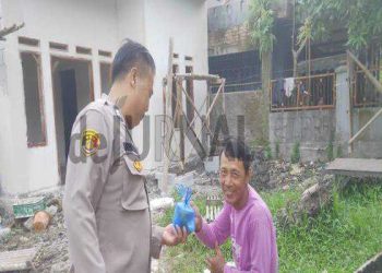 Terus Tebar Kebaikan di Bulan Ramadhan, Polisi Bagi-bagi Takjil Untuk Masyarakat Dibulan Ramadhan