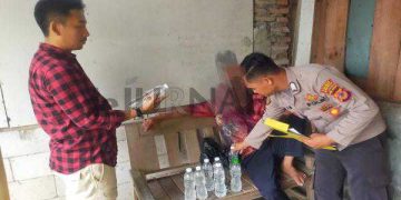 Gelar OPS Pekat, Polisi Amankan Delapan Botol Miras Jenis Ciu