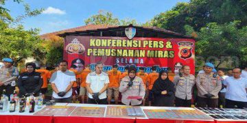Polisi Amankan Tersangka Penyalahgunaan Narkoba dan Penindakan Peredaran Miras