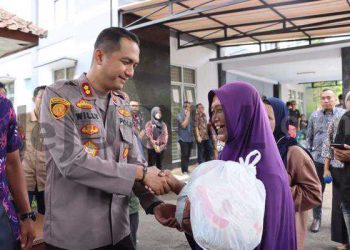 Polisi Monitoring Operasi Pasar Murah Bersubsidi di Kabupaten Kuningan Tahun 2023