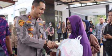 Polisi Monitoring Operasi Pasar Murah Bersubsidi di Kabupaten Kuningan Tahun 2023