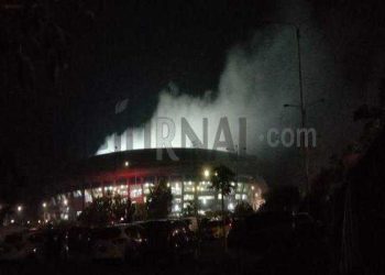 Kecewa Persib Kalah, Ribuan Suporter Lakukan Ini di Stadion GBLA