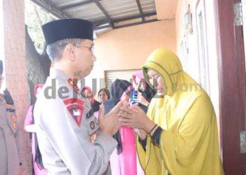 Kapolda Jabar, Takziah Ke Kediaman Almarhum Ipda Tarli INS Anggota Polri Yang Meninggal Dunia Ketika Sedang Bertugas Di Pos Pam Lebaran 2023