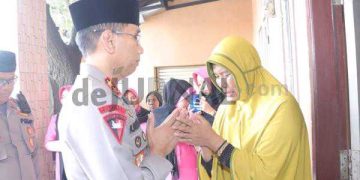 Kapolda Jabar,  Takziah  Ke Kediaman Almarhum Ipda Tarli INS Anggota Polri Yang Meninggal Dunia Ketika Sedang  Bertugas Di Pos Pam Lebaran 2023