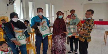 Jelang Lebaran Warga Desa Genuksari Dapat Bantuan Beras 10 Kg