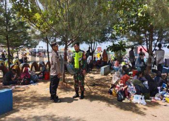 Polisi Melakukan Pengamanan di Objek Wisata Pantai Bali dan Tirta Ayu