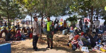 Polisi Melakukan Pengamanan di Objek Wisata Pantai Bali dan Tirta Ayu