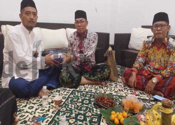 Ketua LPBHNU Jabar Arif Rahman Serahkan Zakat Mal Kepada Lazisnu