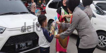 Sapa Polwan di Rest Area KM 62 Karawang Bikin Pemudik Senyum Simpul