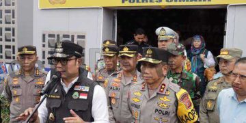 Kapolda Jabar Dampingi Gubernur Jabar Tinjau Pos Pelayanan di Gate Tol Padalarang