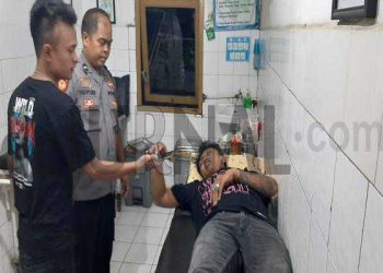 Polisi Evakuasi Laka Lantas Tabrakan Motor