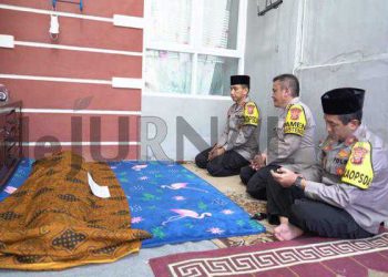 Kapolda Jabar, Takziah Ke Kediaman Almarhummah Hartati Istri Dari AKBP Judi Gunawan, S.I.K, S.H