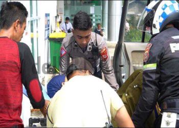 Polisi Bantu Kawal Pasien Pederita Sakit Paru, Saat Sedang Diberlakukan One Way