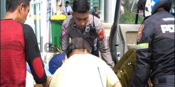 Polisi Bantu Kawal Pasien Pederita Sakit Paru, Saat Sedang Diberlakukan One Way