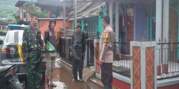 6 Rumah Terendam Banjir, Polsek Cikajang Polisi Cek TKP