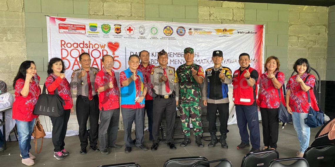 Sinergitas TNI POLRI Warnai Baksos Donor Darah di PVJ Mall Kota Bandung