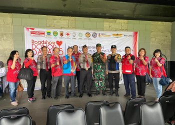 Sinergitas TNI POLRI Warnai Baksos Donor Darah di PVJ Mall Kota Bandung
